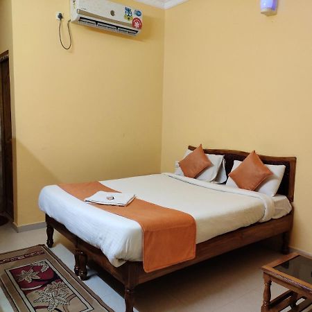 Hotel Sambit International, Near Sea Beach ปูรี ภายนอก รูปภาพ