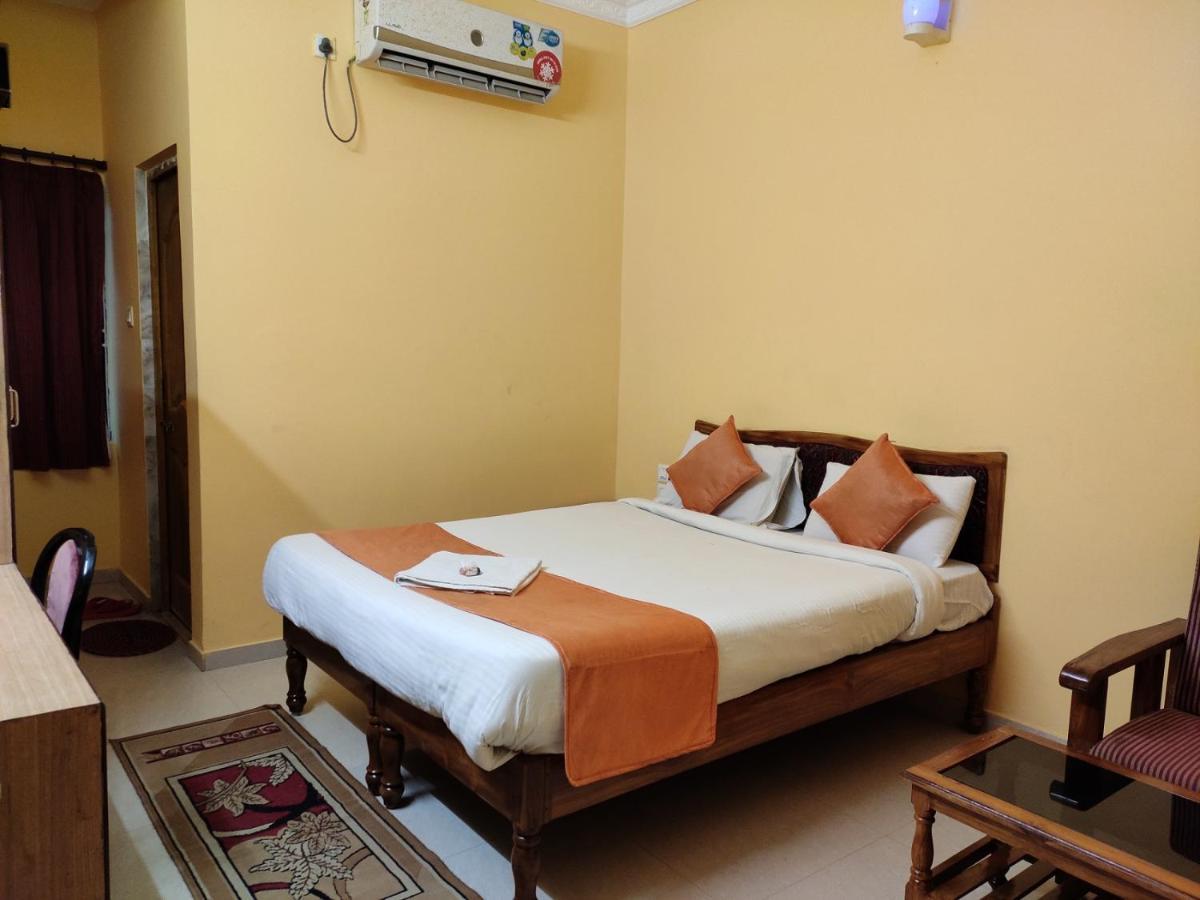 Hotel Sambit International, Near Sea Beach ปูรี ภายนอก รูปภาพ